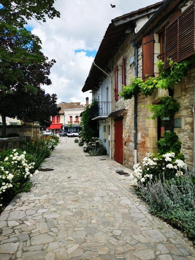 مبيت وإفطار Saint-Sylvestre-sur-Lot Le Coq En Repos المظهر الخارجي الصورة